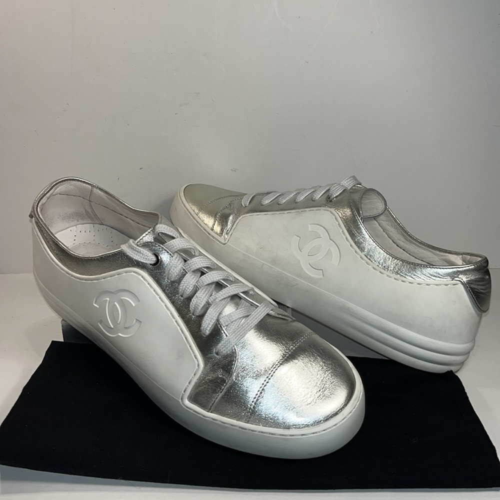 Authentic Chanel Interlocking Cc White Rubber Met… - image 2
